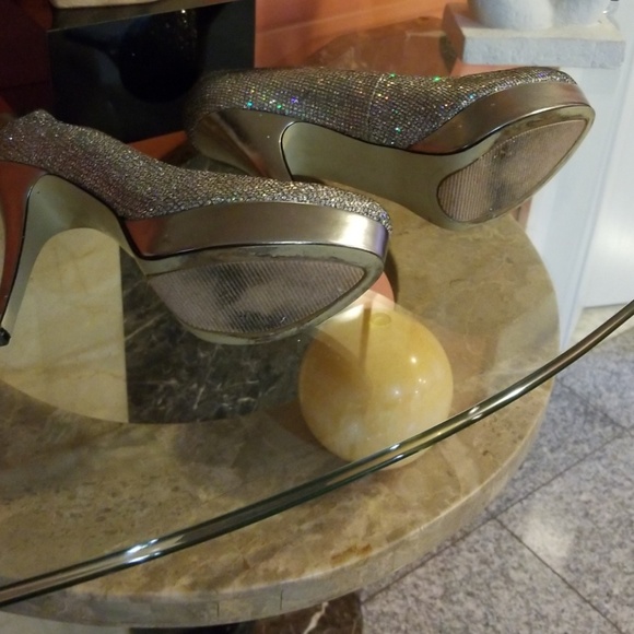 Shoes - Picture 3 of 4